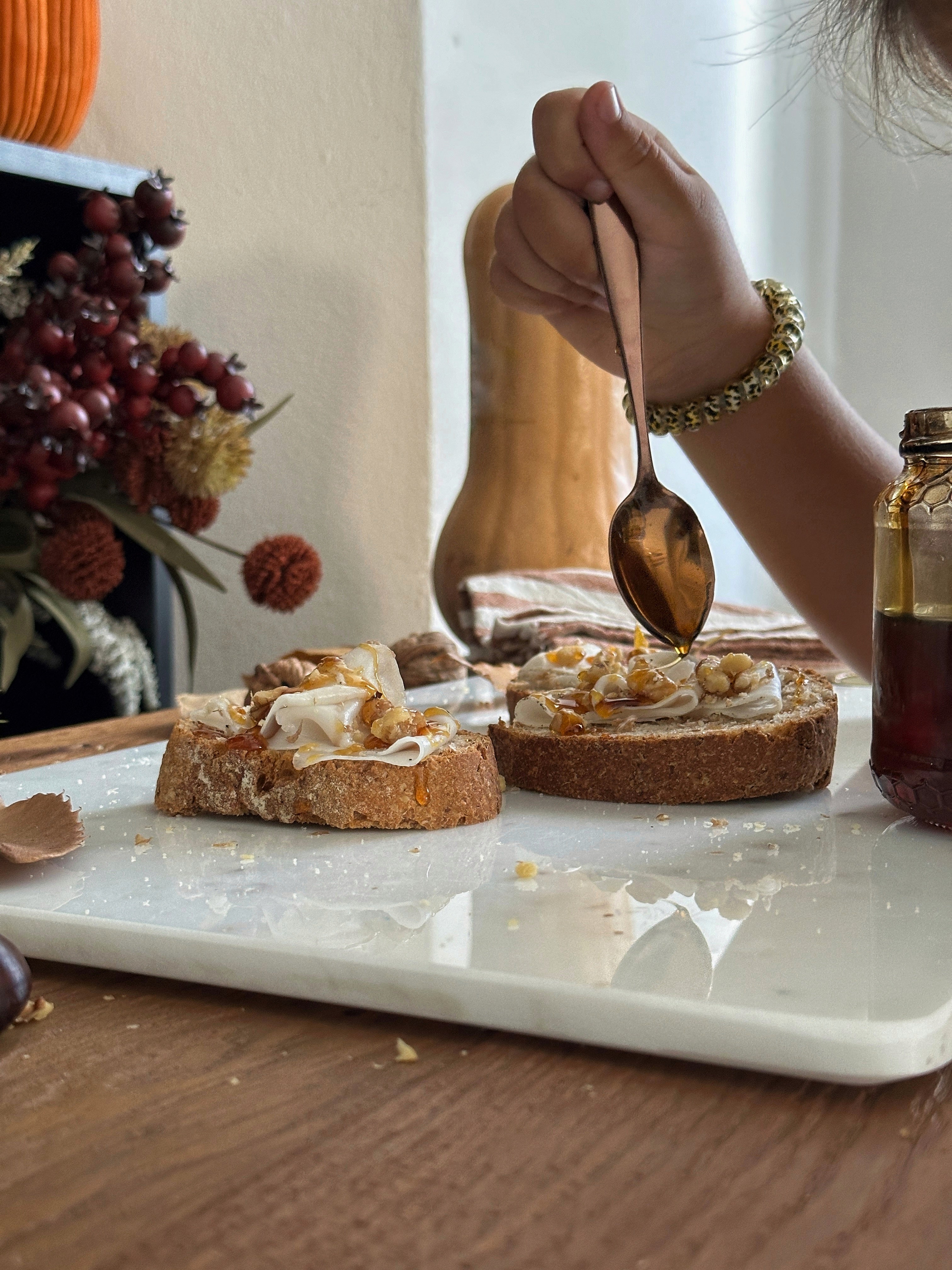 Crostini Lardo di Colonnata, noci e miele di Castagno