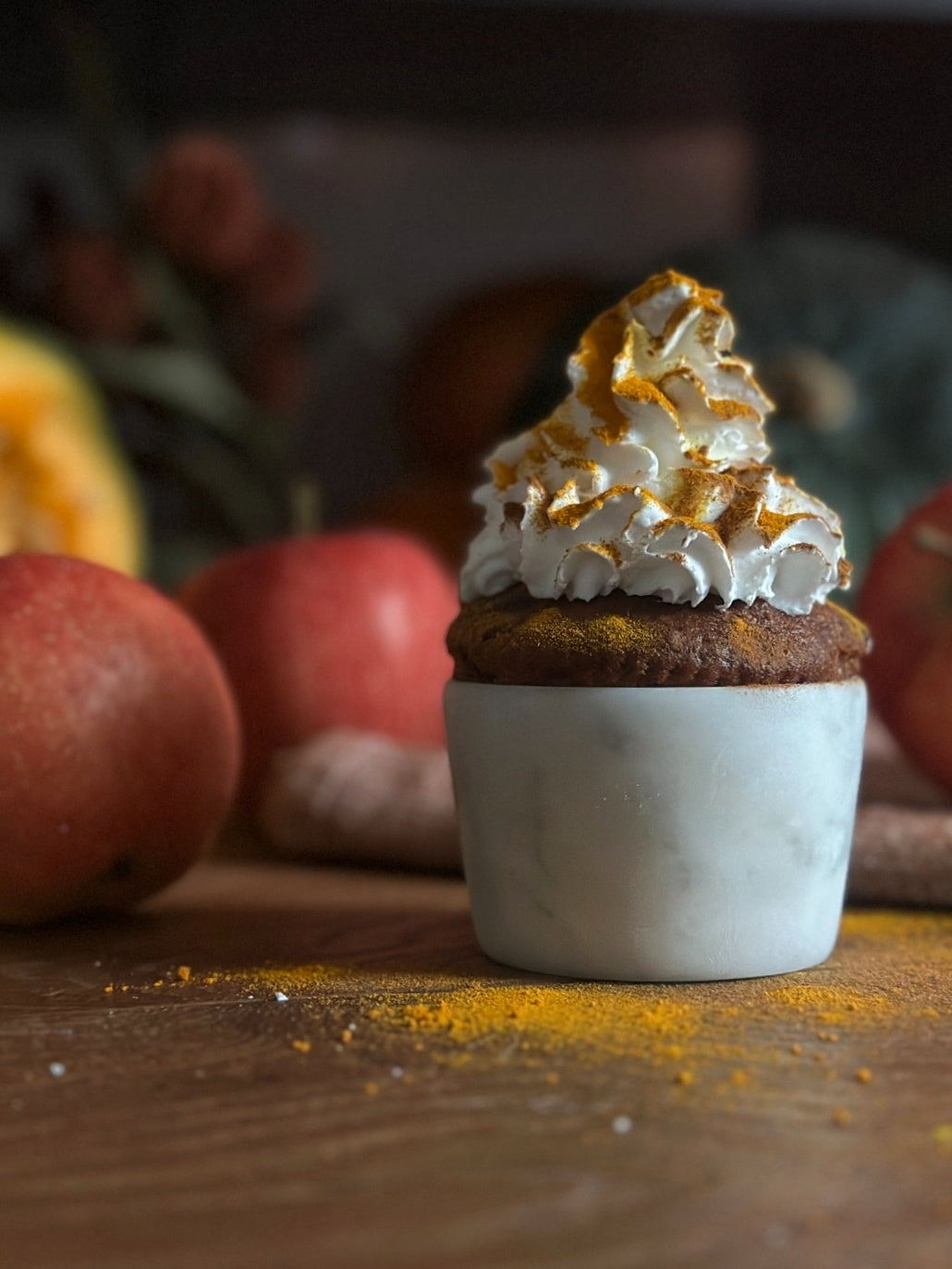 Set di 2 Ciotoline Muffin in Marmo Bianco Carrara con venature uniche, accessorio elegante per la tavola.