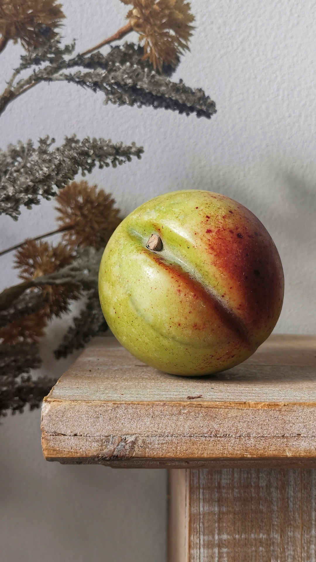 Susina in Marmo con venature uniche, decorazione elegante per la casa