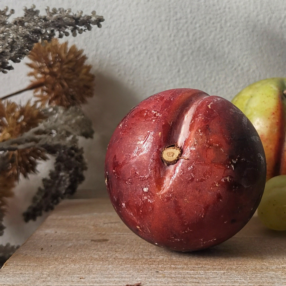 Susina Viola in Marmo con venature uniche, decorazione elegante per la casa