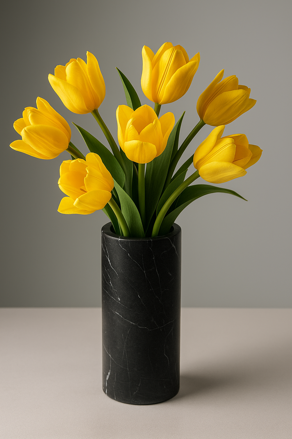 Vaso Cylinder in Marmo Nero Marquina