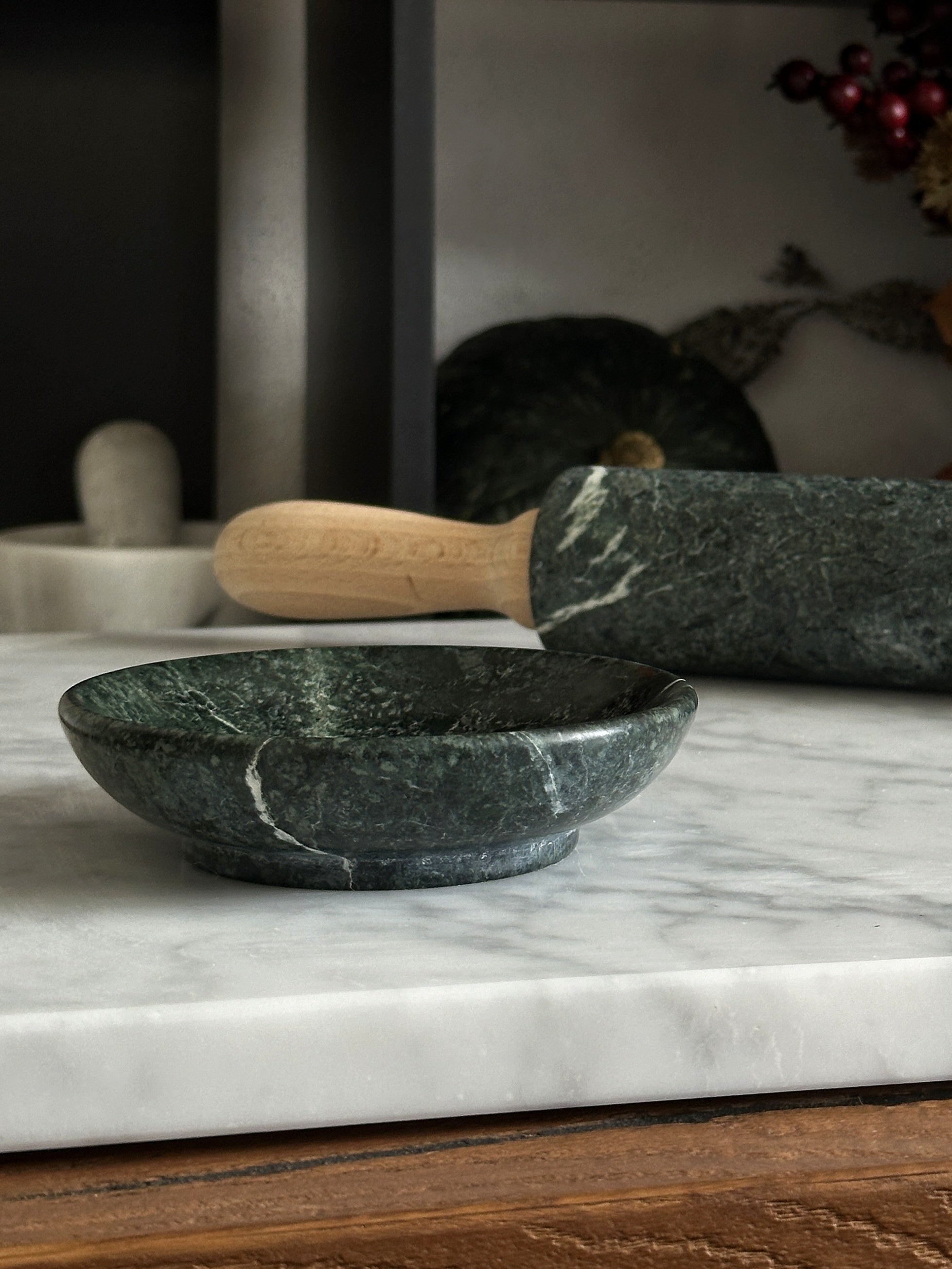 Ciotolina in Marmo Verde Guatemala con venature uniche, accessorio elegante per la tavola.