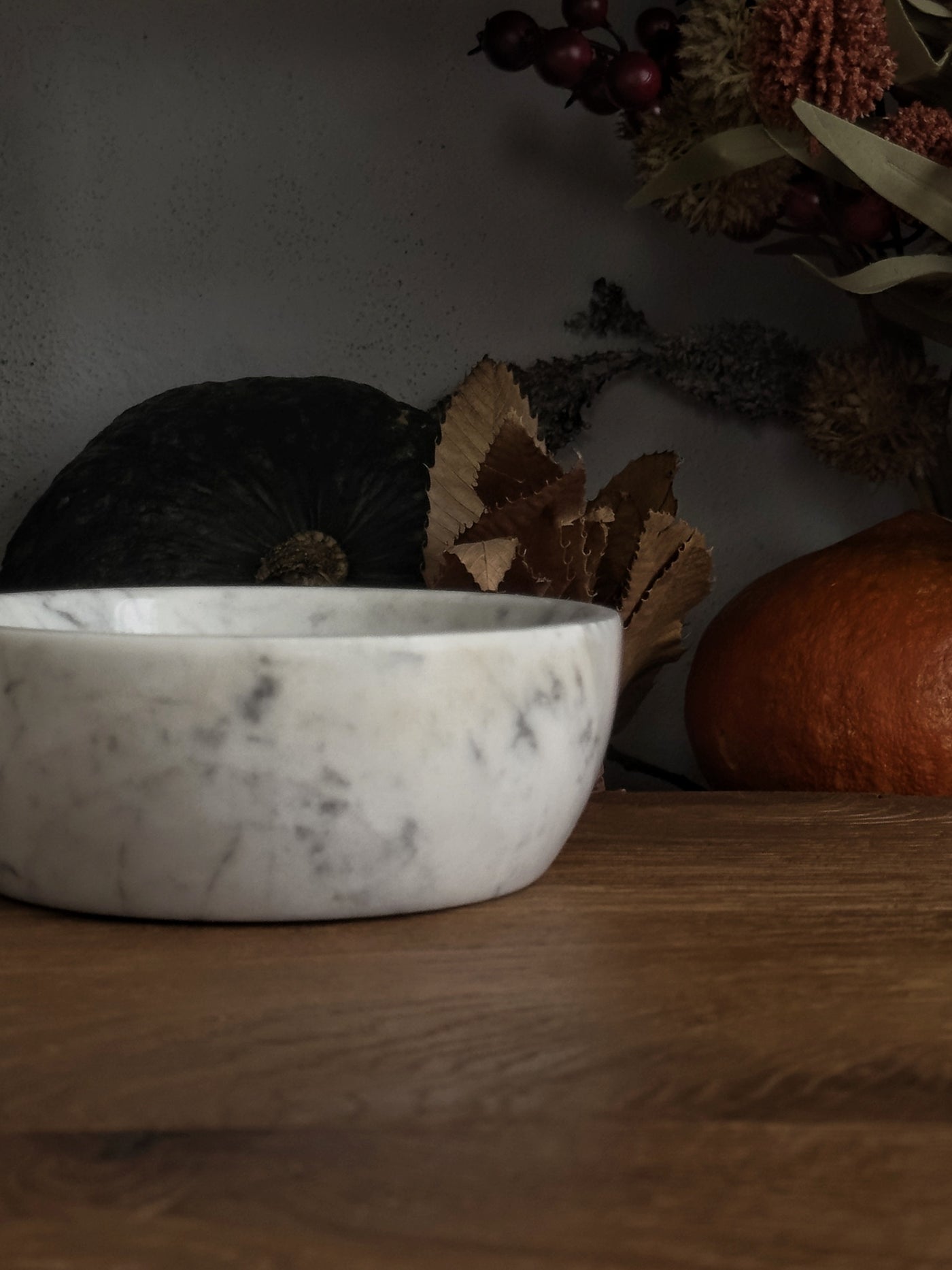 Ciotola in Marmo Bianco Carrara con venature uniche, accessorio elegante per la tavola.