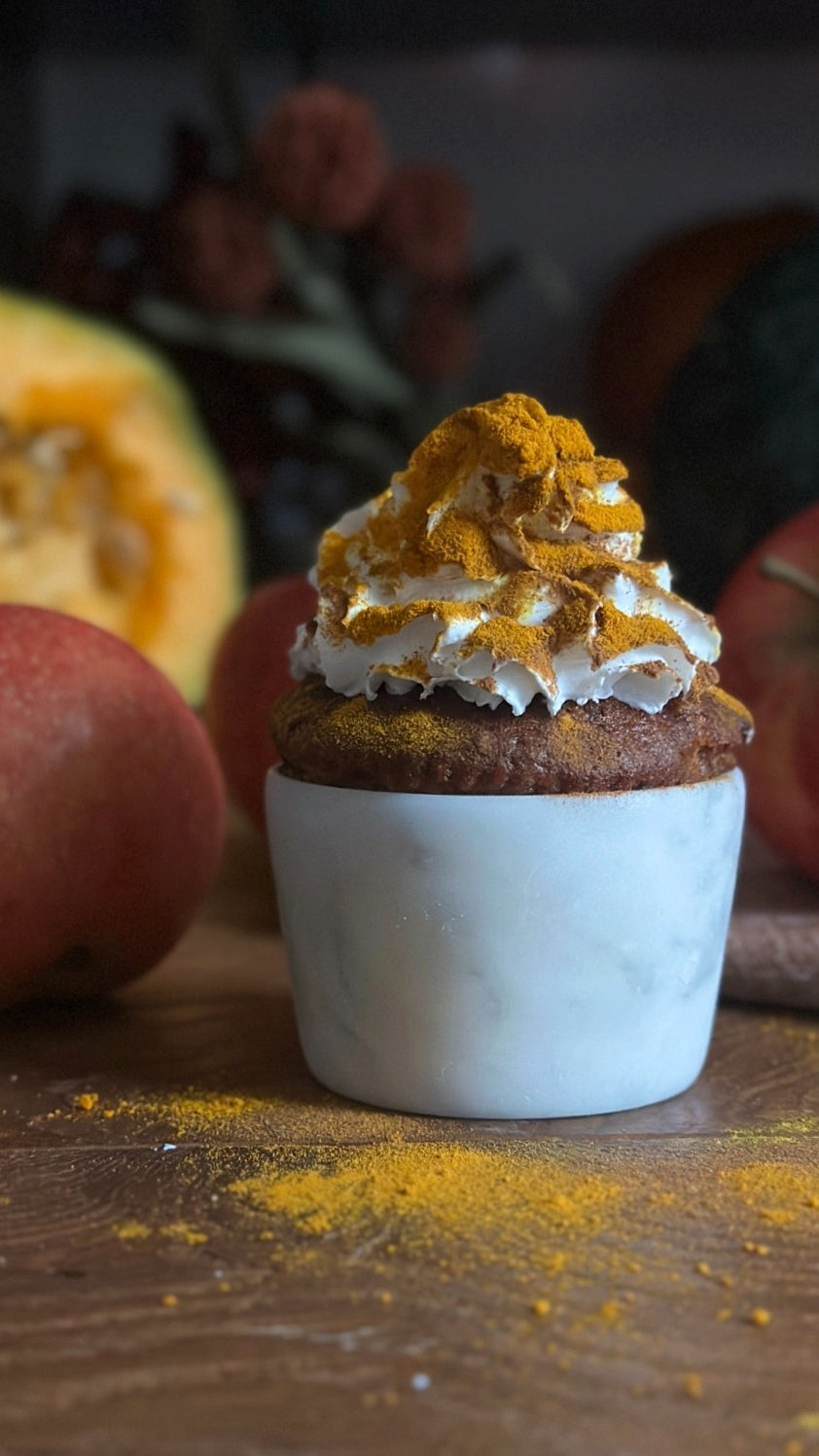 Set di 2 Ciotoline Muffin in Marmo Bianco Carrara con venature uniche, accessorio elegante per la tavola.