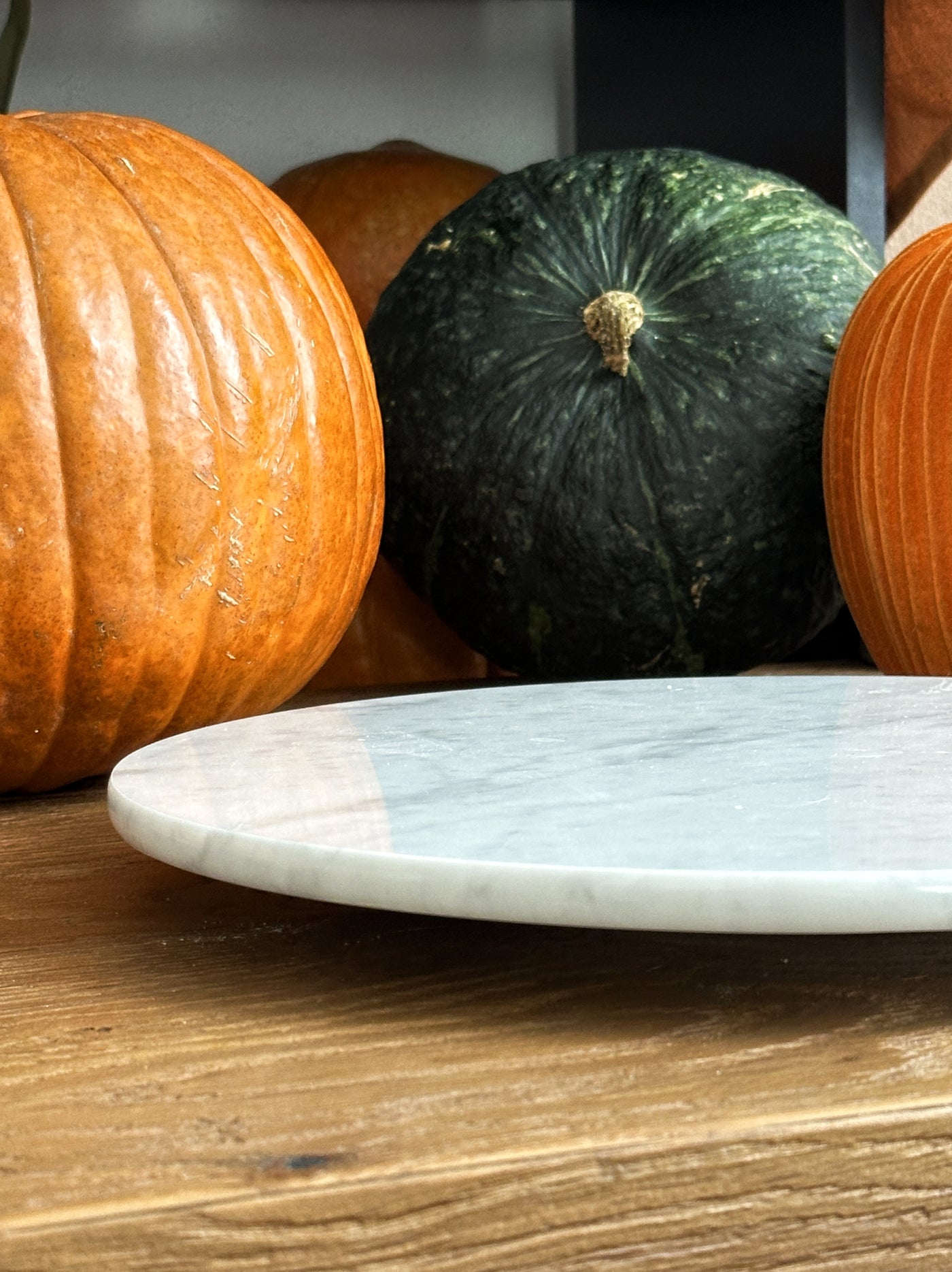 Piatto Girevole in Marmo Bianco Carrara con venature uniche, accessorio elegante per la cucina