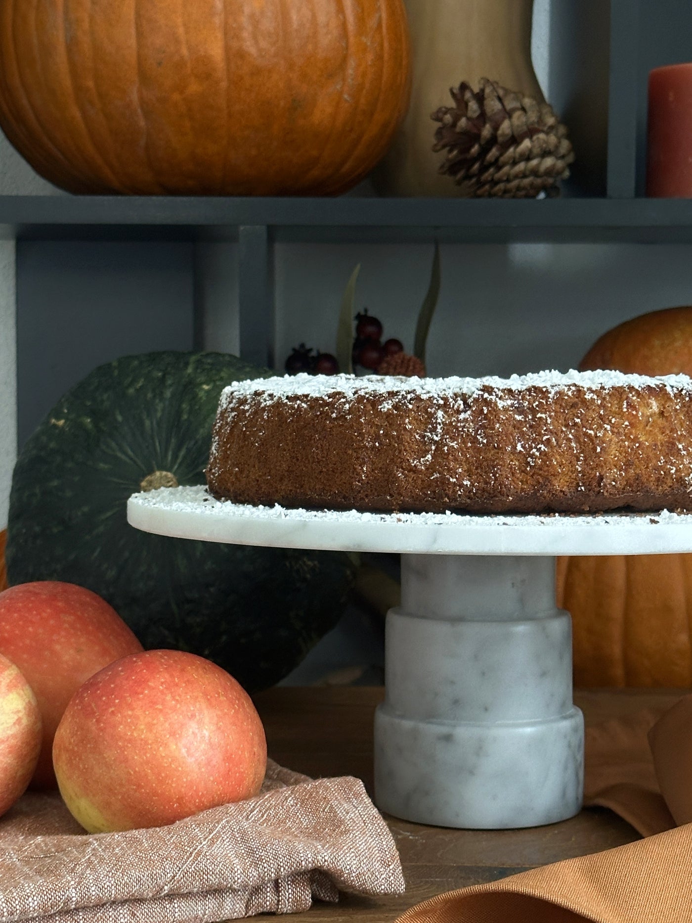 Alzata per Dolci "Scaletta" in marmo Bianco Carrara