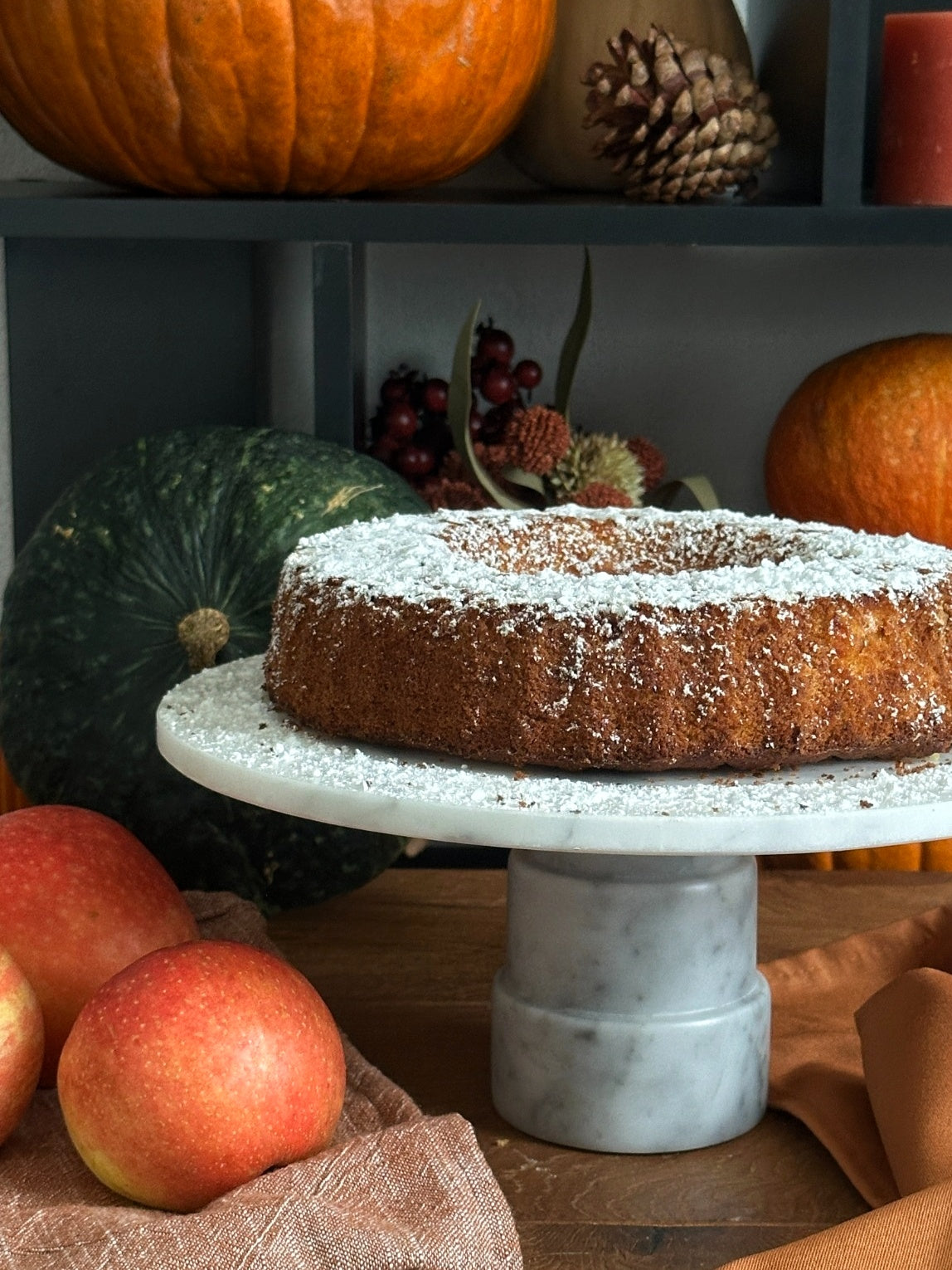 Alzata per Dolci "Scaletta" in marmo Bianco Carrara