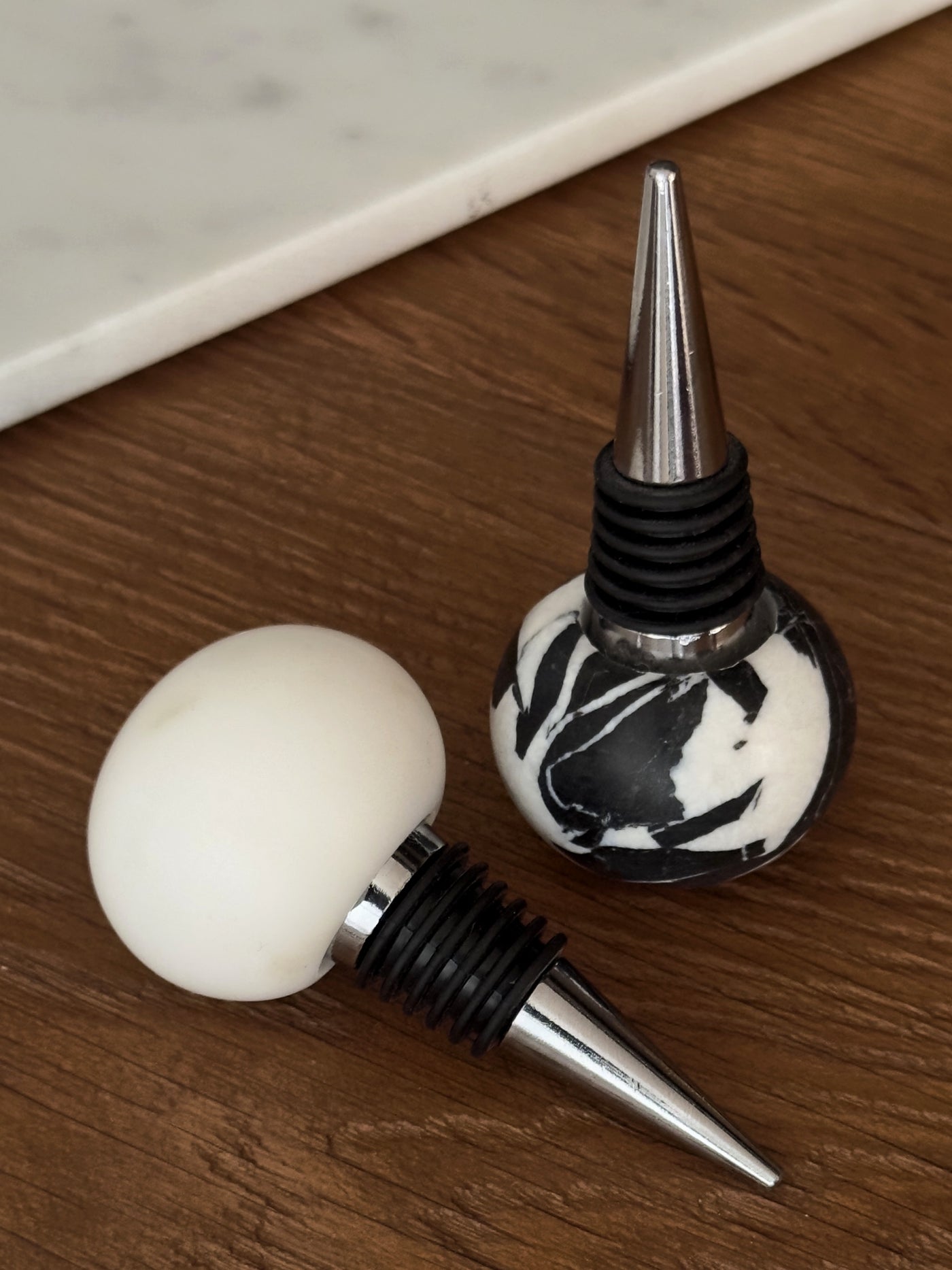 Tappo Vino in Marmo Noir Grand Antique