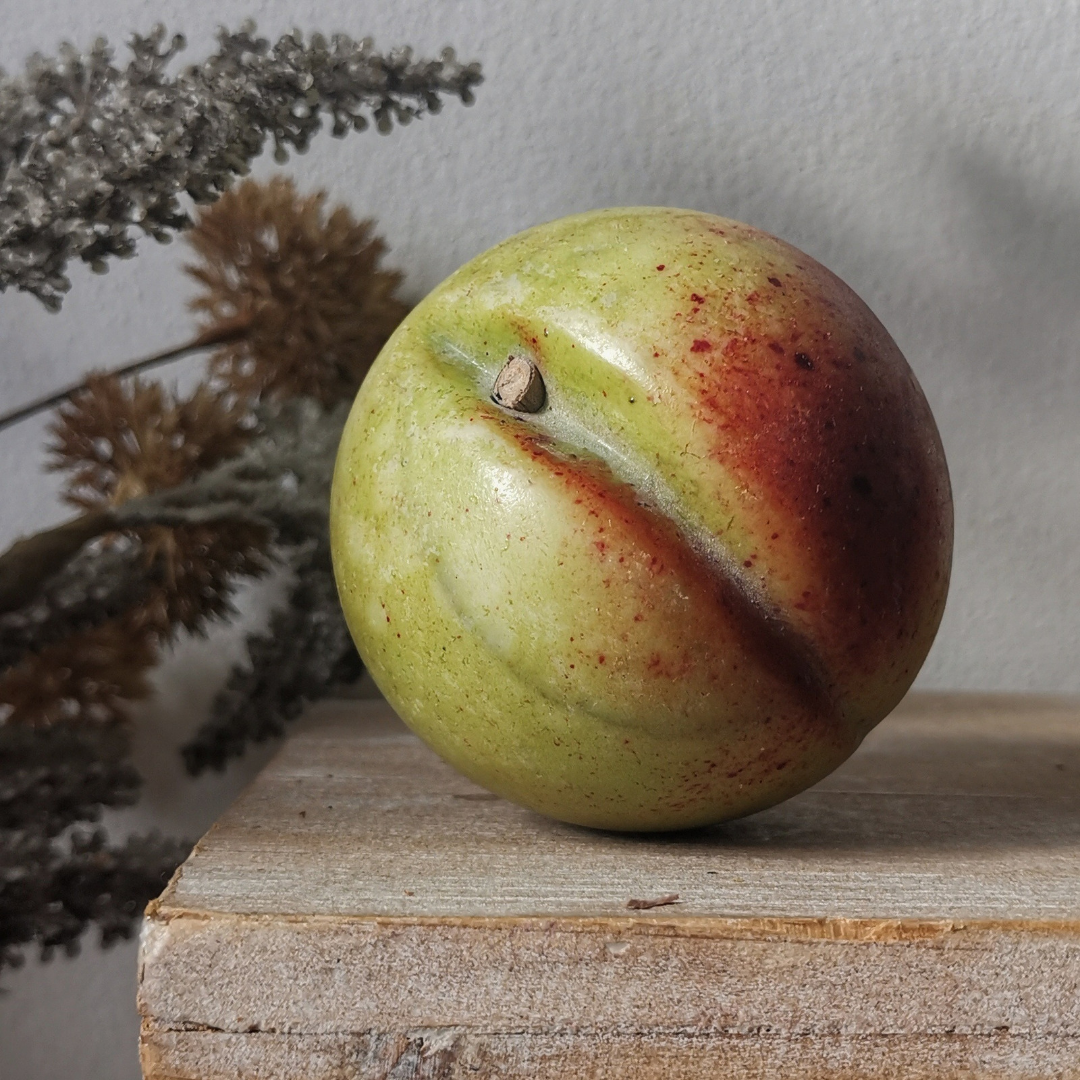 Susina in Marmo con venature uniche, decorazione elegante per la casa