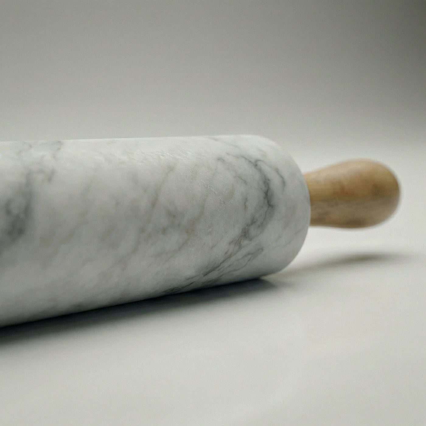 Mattarello in Marmo Bianco di Carrara e Legno Rovere | Design Cucina