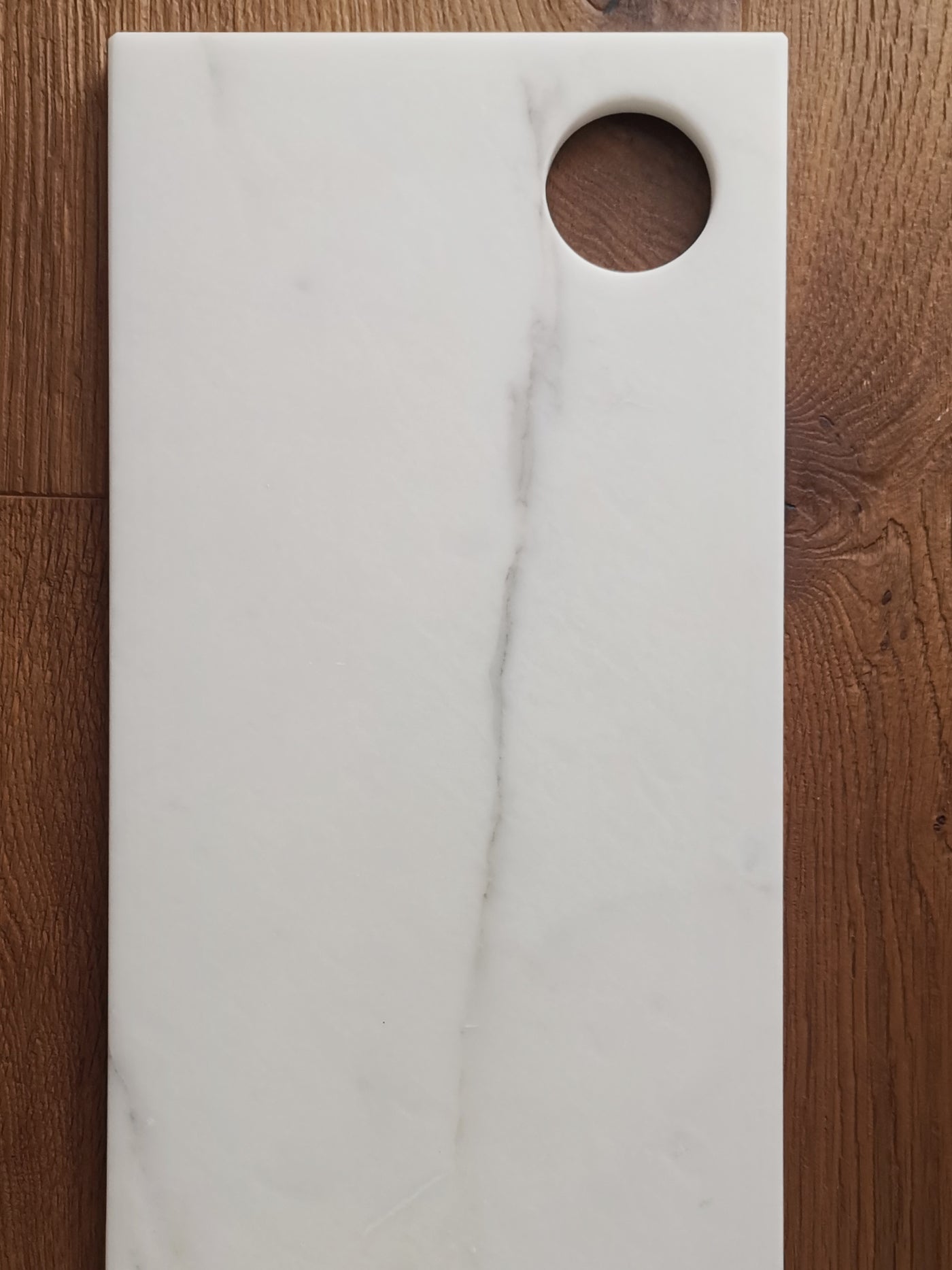 Tagliere in Marmo Statuario con venature uniche, accessorio elegante per la cucina