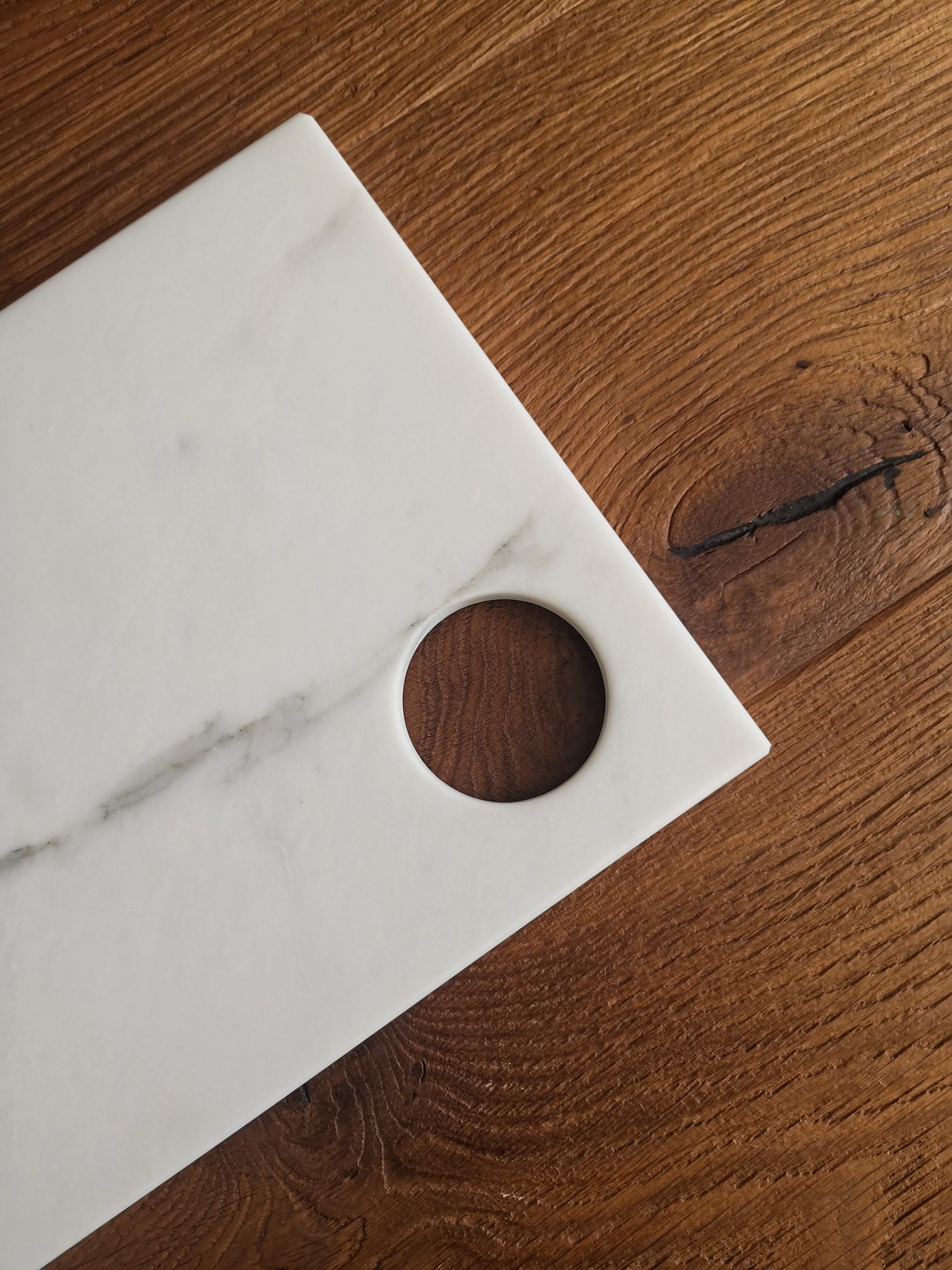 Tagliere in Marmo Statuario con venature uniche, accessorio elegante per la cucina