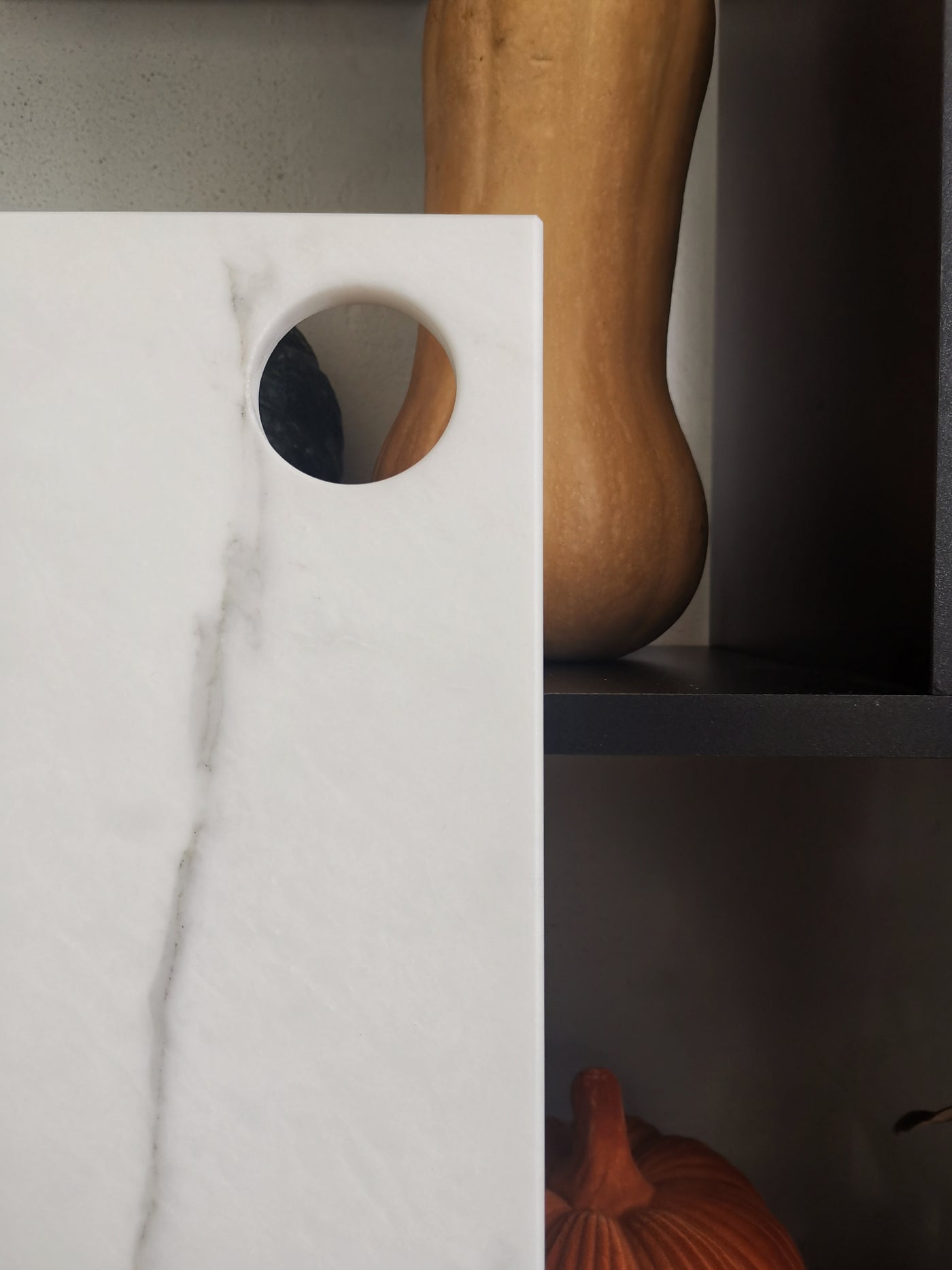 Tagliere in Marmo Statuario con venature uniche, accessorio elegante per la cucina