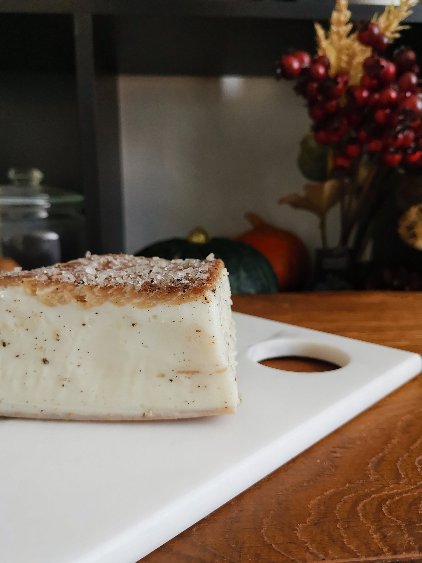 Tagliere in Marmo Statuario con venature uniche, accessorio elegante per la cucina