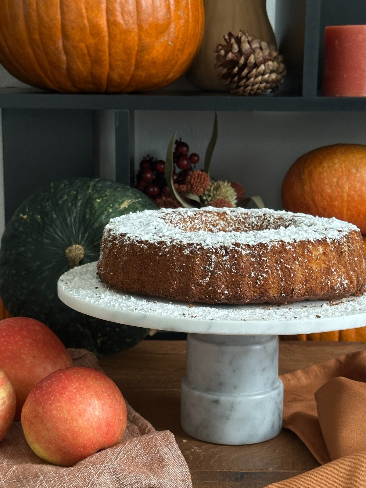 Alzata per Dolci "Scaletta" in marmo Bianco Carrara