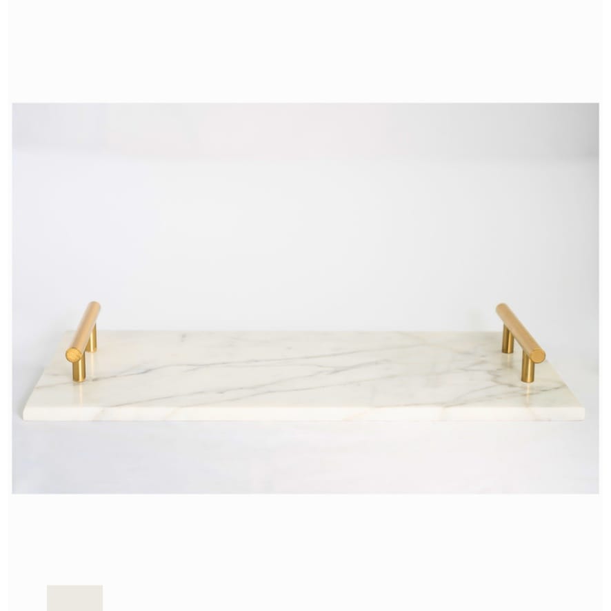 Vassoio in Marmo Bianco di Carrara con venature uniche, accessorio elegante per la tavola