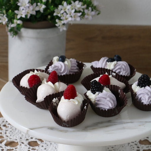 Alzata per Dolci in Marmo, eleganza artigianale con venature uniche. Perfetta per presentare i tuoi dolci con stile.