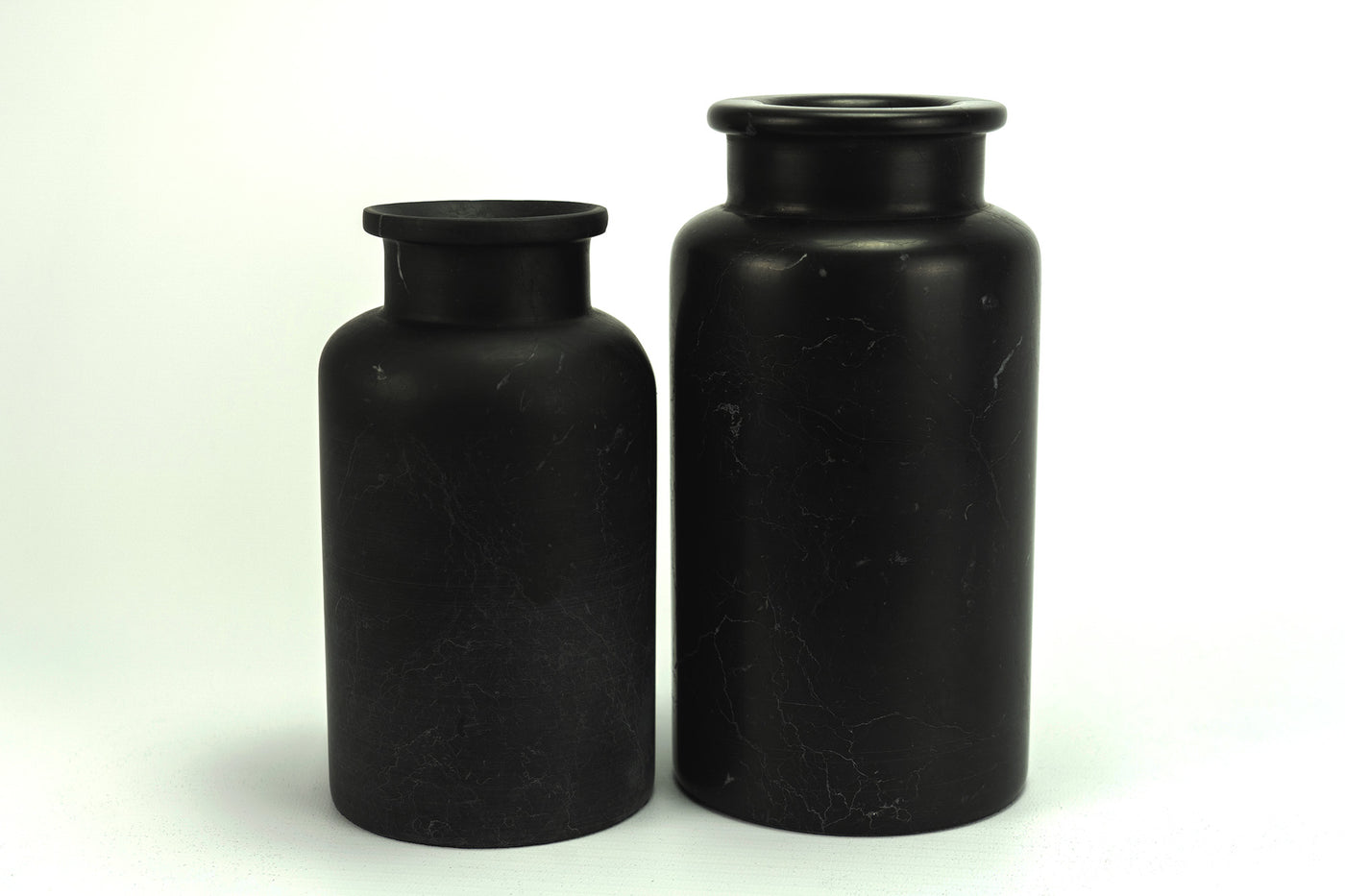 Bottle Antica Farmacia in Marmo Nero Marquina con venature uniche, decorazione elegante per la casa