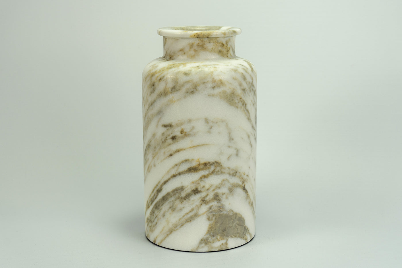 Bottle Antica Farmacia in Marmo Calacatta, eleganza artigianale con venature uniche. Un pezzo esclusivo per arricchire la tua casa