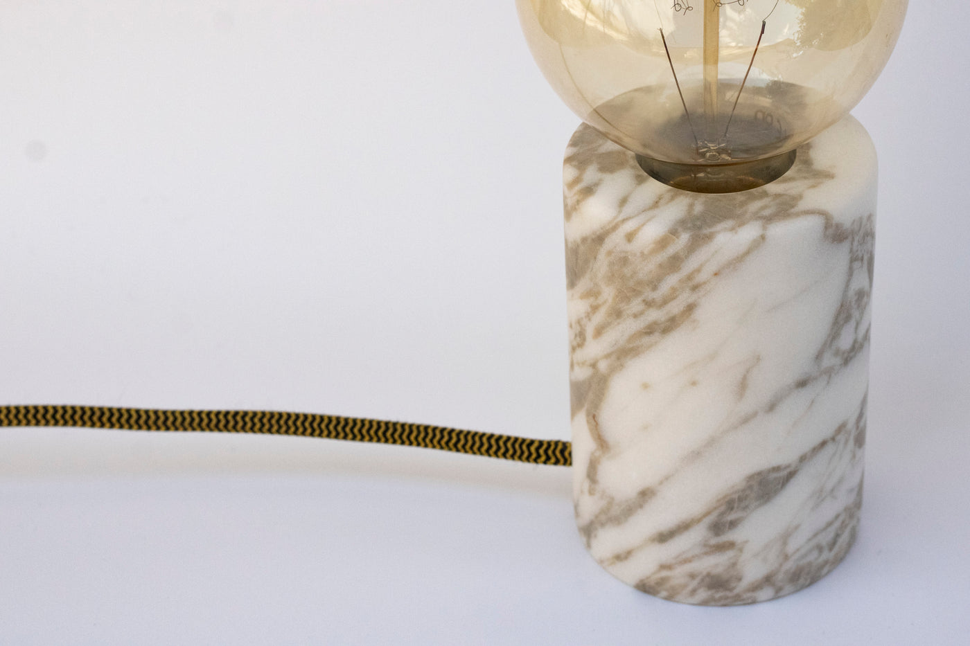 Lampada Desk in Marmo Calacatta