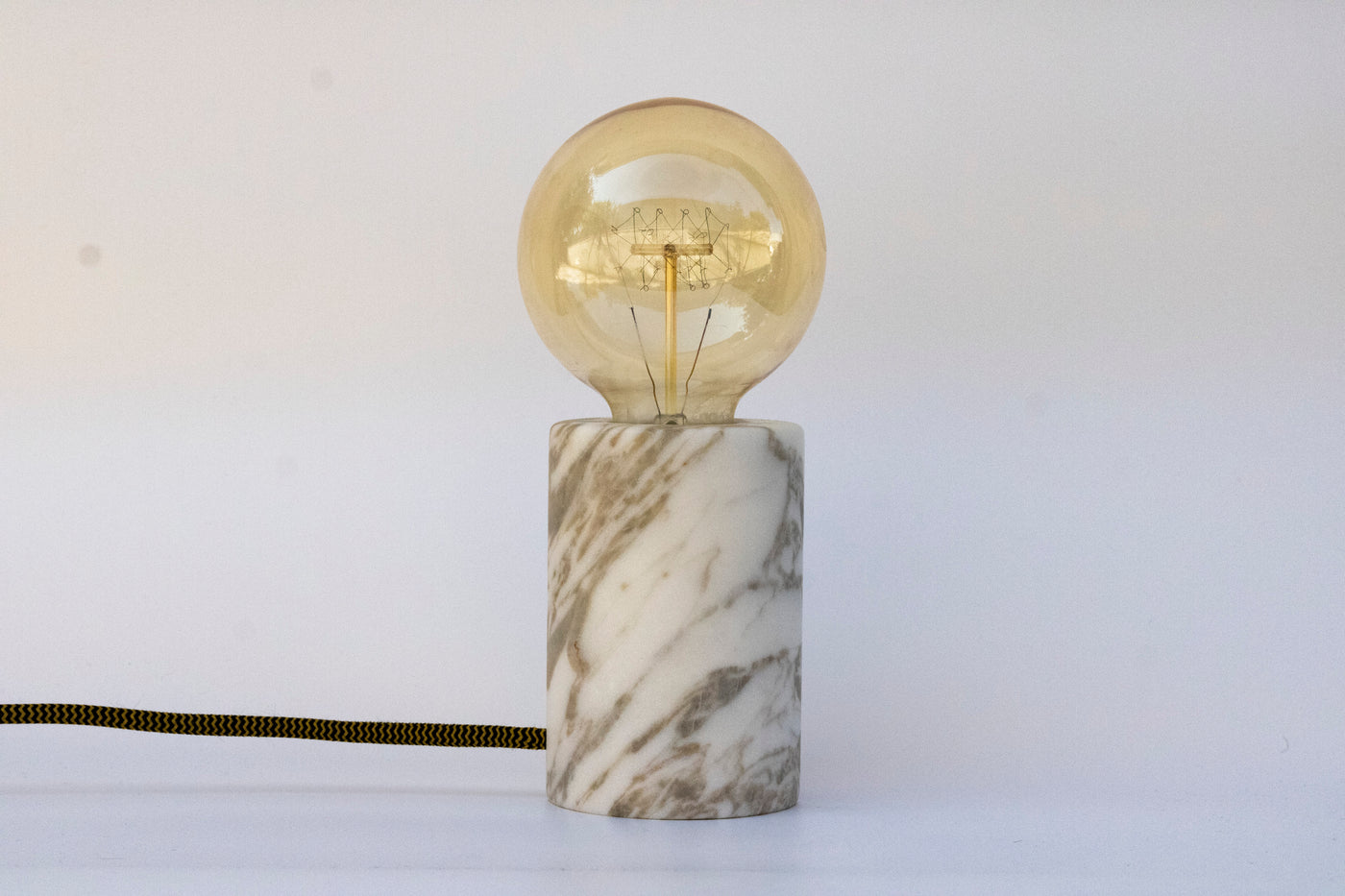 Lampada Desk in Marmo Calacatta