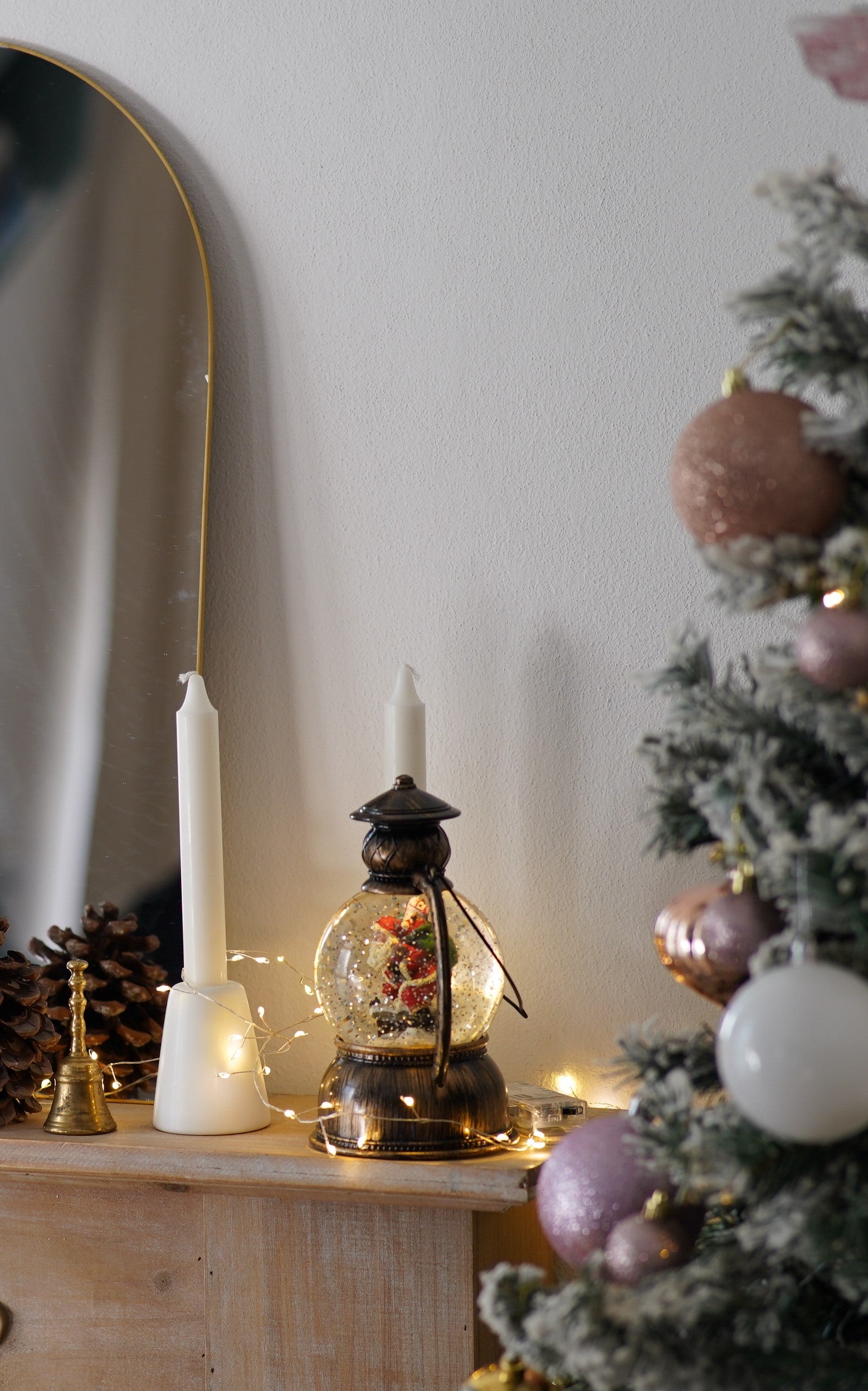 Porta Candela in Marmo 'Stelum' con venature uniche, accessorio elegante per la casa
