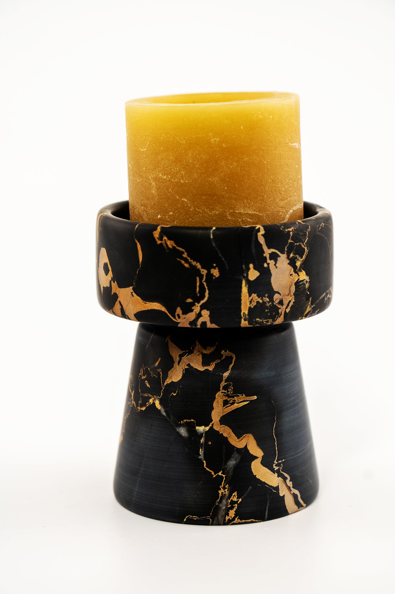 Porta Candela in Marmo Portoro con venature dorate uniche, accessorio elegante per la casa