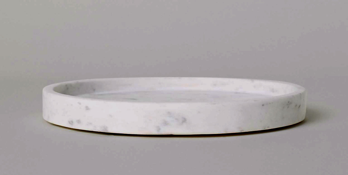 Vassoio Tondo in Marmo Bianco con venature uniche, accessorio elegante per la tavola.